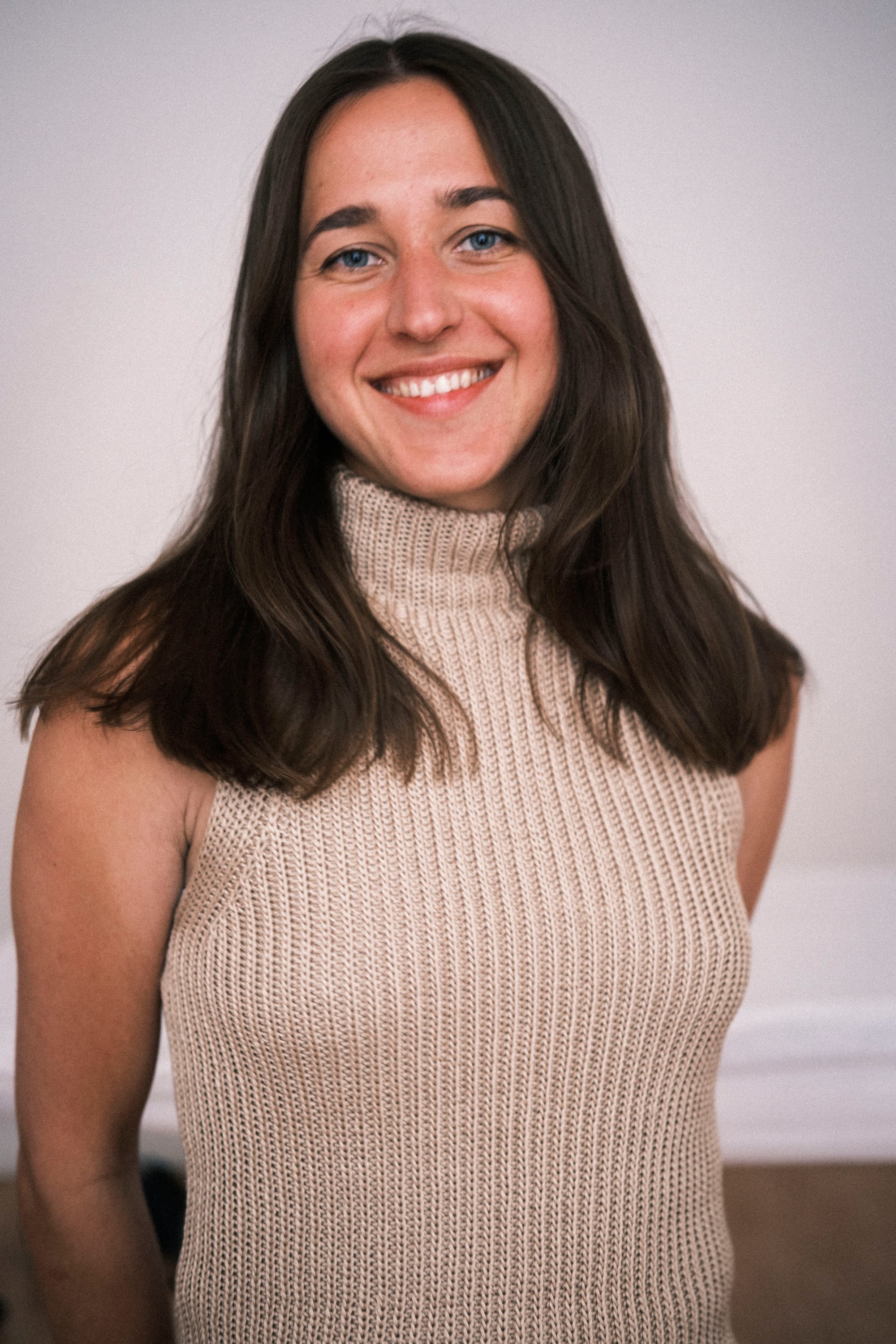 Polina Anderson, somatic bodywork practitioner for highly sensitive people in Berlin-Kreuzberg